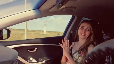 No cash for ride? She pays driver with mouth π