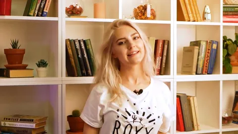 Eva Elfie explains why girls love or hate blowjobs