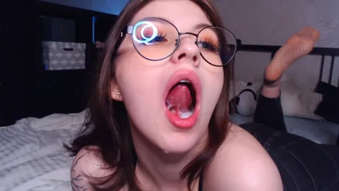 Good girl swallows every drop after deepthroat