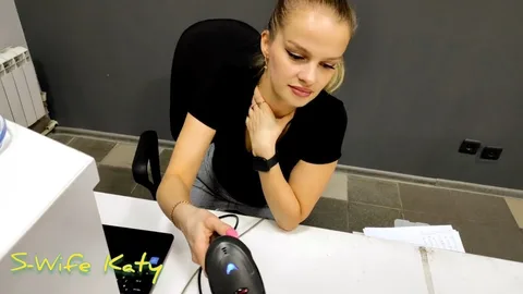 Client gets a blow job in the fitting room 🍑