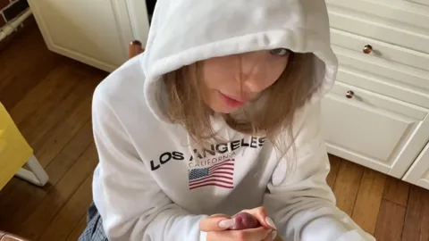 Almost late for uni, boyfriend demanded blowjob again 😏