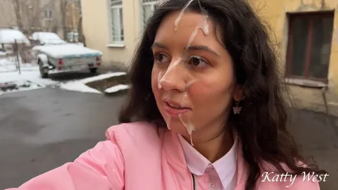 Face full of cum, she walks outside unbothered π