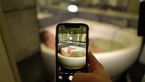 Caught my naked sister in the bath, took pics 😏