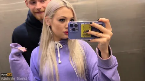 Grinding against stranger in elevator—she either rejects or blows 🫣