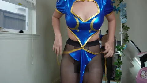 Blue Chun-Li cosplay ass spread