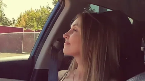 No cash for ride? She pays driver with mouth π β frame