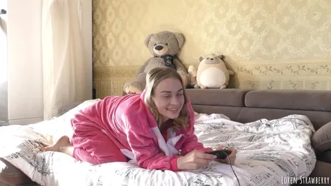 Hey baby I'm gaming where'd you put your cock? 🎮 — frame