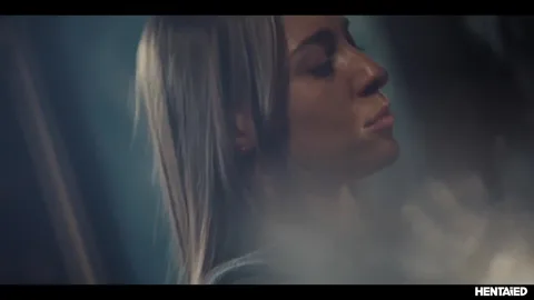 Alien cock nearly split her, she still came 😱 — frame