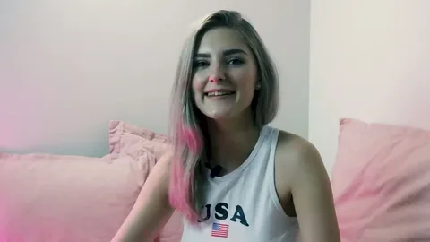 Eva Elfie answers fan questions live 😈 — frame
