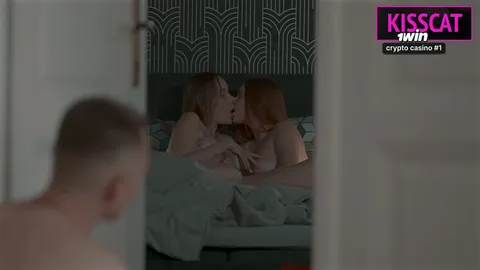 Woke up, he's eating her out β what about me? π‘ β frame