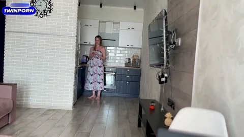 Don’t know where the clit is? I’ll show you 😏 — frame