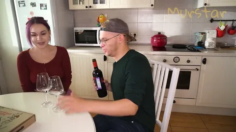 Cheated on boyfriend with pizza guy, blames him π β frame