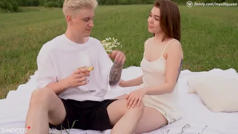 Knows how to please a girl β cunnilingus on first date π β frame
