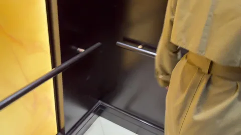 No cock gets skipped β lets husband and friend in her pussy π» β frame