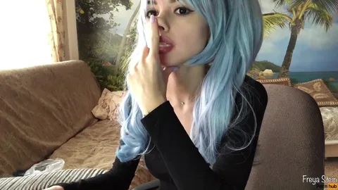 Streamer sucks cock as thanks for fixing her internet — frame