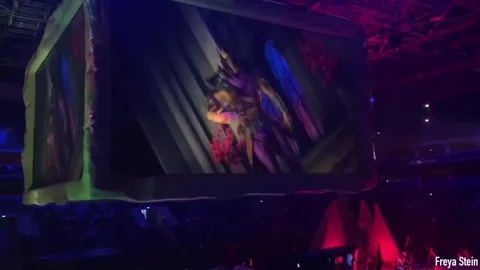 Moscow blonde sucks gamer at Dota 2 tournament — frame