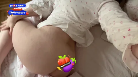 Teases herself and shows tits so you can jerk off 💦