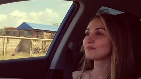 No cash for ride? She pays driver with mouth π β frame