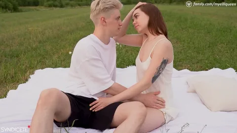 Knows how to please a girl β cunnilingus on first date π β frame