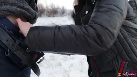 Instagram girl blew stranger outdoors for taking her pic — frame