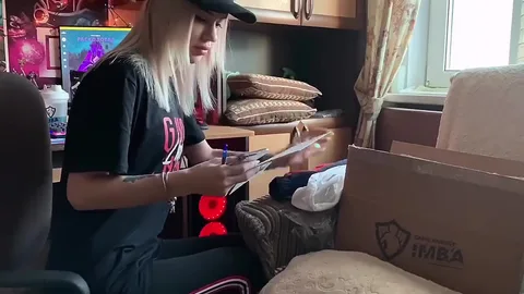 Delivery girl sucks and takes anal to keep her job — frame