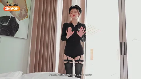 Her first day on the job: naked tits, cock in hand ๐ฎ ๐ผ โ frame