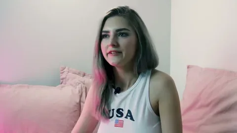 Eva Elfie answers fan questions live 😈 — frame