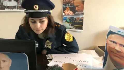Fucked tax inspector on desk, forgave her bribe — frame