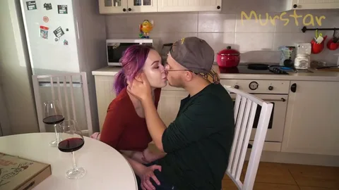 Cheated on boyfriend with pizza guy, blames him π β frame