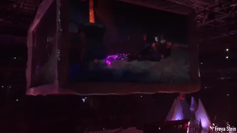 Moscow blonde sucks gamer at Dota 2 tournament — frame