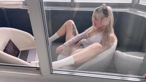 Sister doesn't know I'm jerking off watching her 💋 — frame