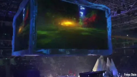 Moscow blonde sucks gamer at Dota 2 tournament — frame