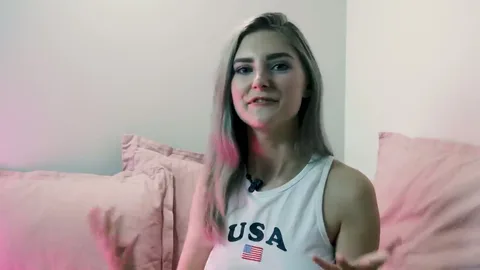 Eva Elfie answers fan questions live 😈 — frame