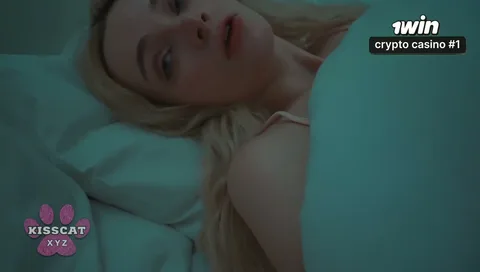 Parents fucking loudly while I try to sleep π΄ β frame