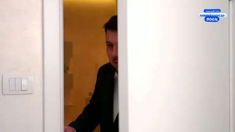 Boss is married but who cares? He fucks me with his tongue for a bonus — frame