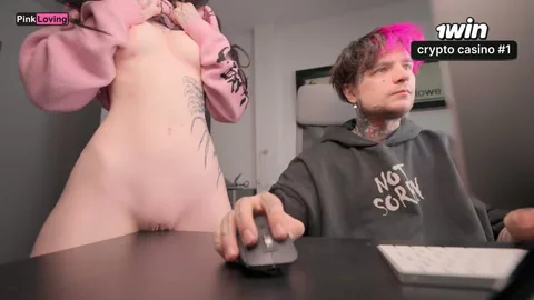 I play, she fucks the table β womb madness or what? π€·ββοΈ β frame