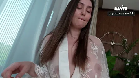 Strange stepmom walks naked and offers to fuck her π³ β frame