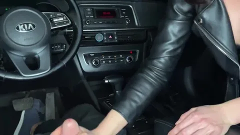 Late again, but her apology is fucking hot 😏 — frame