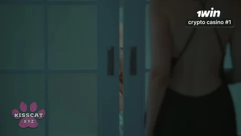 Parents fucking loudly while I try to sleep π΄ β frame