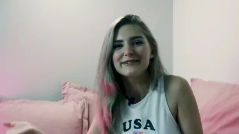 Eva Elfie answers fan questions live 😈 — frame