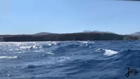 She squirts riskily on the beach, no vacation without orgasms π β frame