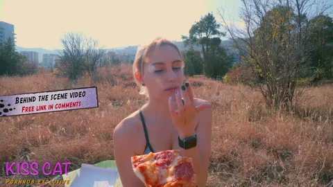 Pickup artist scores fit girl for pizza and cum — frame